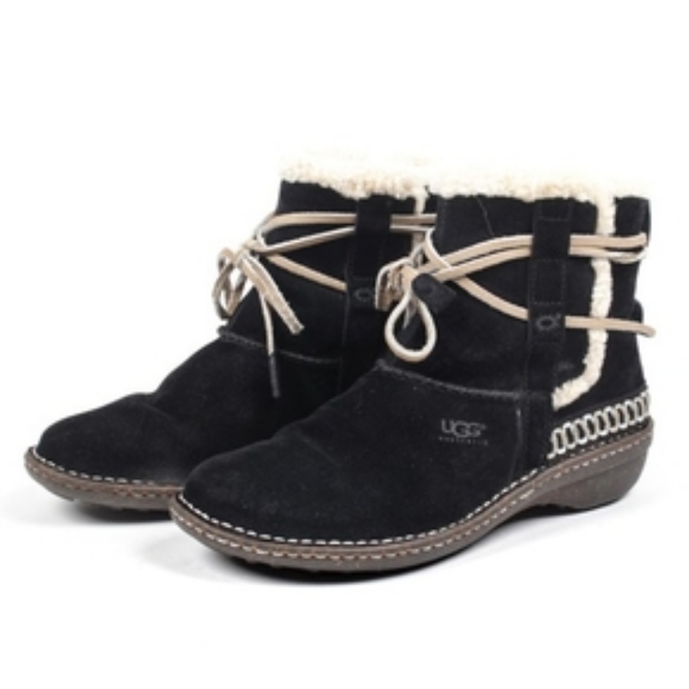 Ugg Australia "Cove" Black Suede Ankle Boots